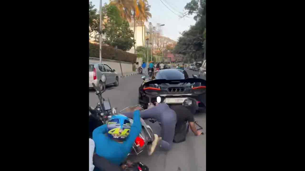 Bengaluru Bikers : మెక్‌లారెన్ కారును వెంబ‌డించి.. ఢీకొన్న బైక‌ర్లు.. వీడియో