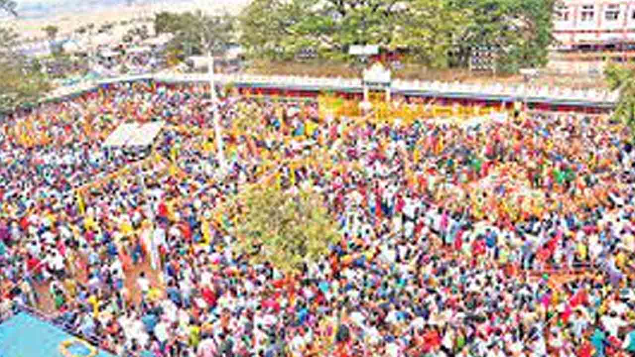 Medaram | మేడారం క్యూలైన్లలో తొక్కిసలాట.. పలువురికి తీవ్ర గాయాలు