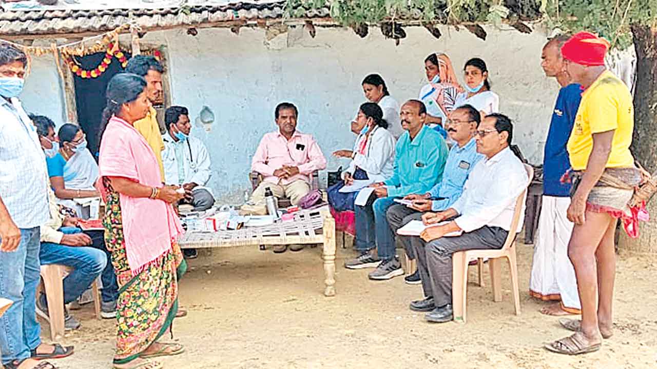 ‘మంచం పట్టిన సాంబయ్యపల్లి’లో వైద్యశిబిరం