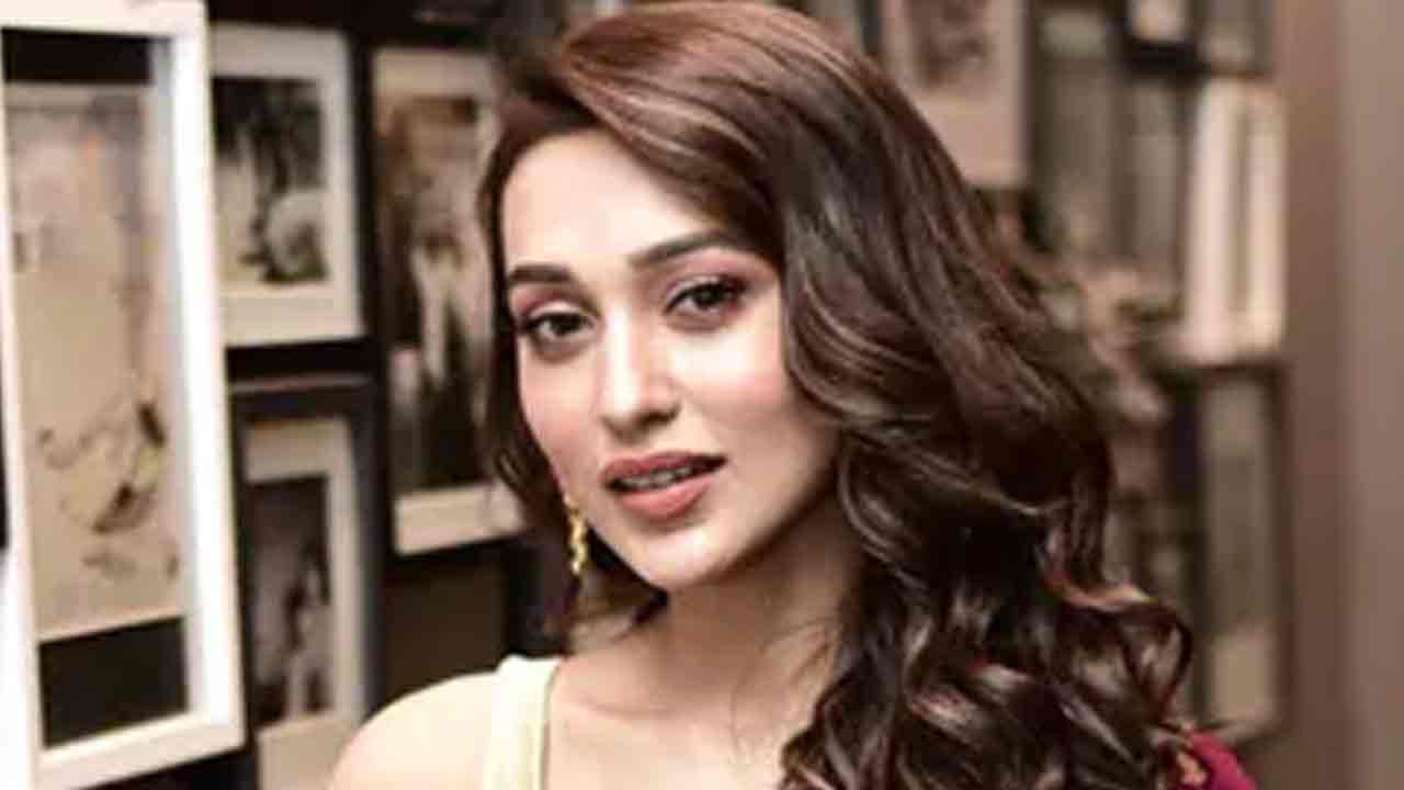 Mimi Chakraborty: ఎంపీ ప‌ద‌వికి న‌టి మిమి చ‌క్ర‌వ‌ర్తి రాజీనామా