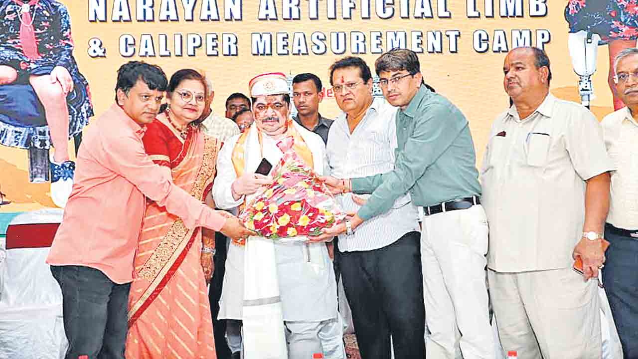 దివ్యాంగులను ఆదుకుంటాం