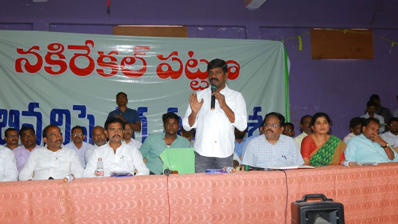 రాజకీయాలకతీతంగా అభివృద్ధి