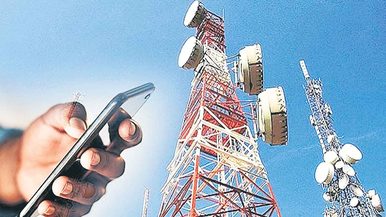 మొబైల్ సేవలకు అంతరాయం.. యూజర్లకు పరిహారం