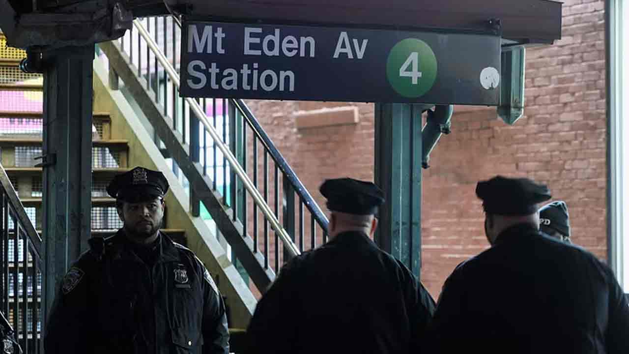 Subway Shooting: స‌బ్‌వే స్టేష‌న్‌లో టీనేజ్ గ్యాంగ్ వార్‌.. కాల్పుల్లో ఒక‌రు మృతి, అయిదుగురికి గాయాలు