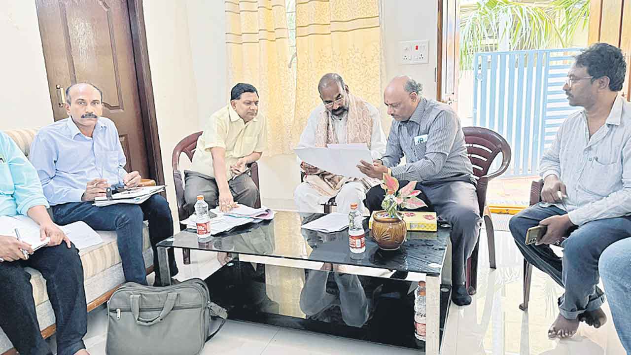 మల్కపేట కాలువల పనులు పూర్తిచేయాలి