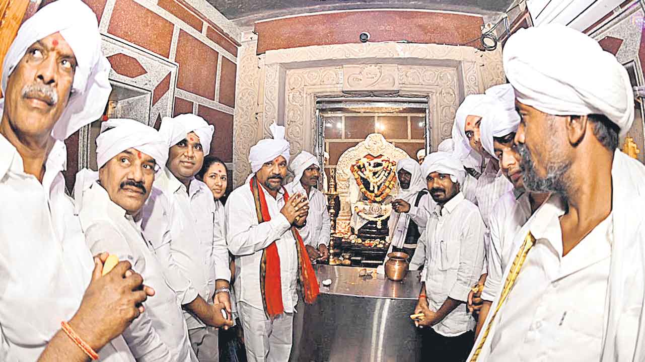 Nagoba Jatara | నాగోబా మహాజాతర షురూ