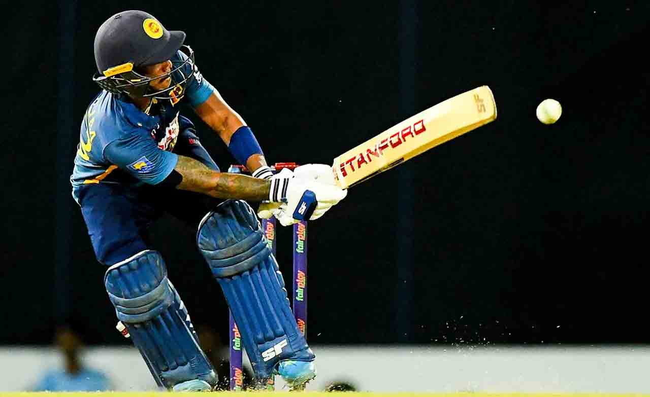 Pathum Nissanka | మ్యాక్స్‌వెల్ స్ట‌యిల్లో సిక్సర్ బాదేసి.. ఆ వెంట‌నే రిటైర్డ్ హర్ట్‌.. వీడియో