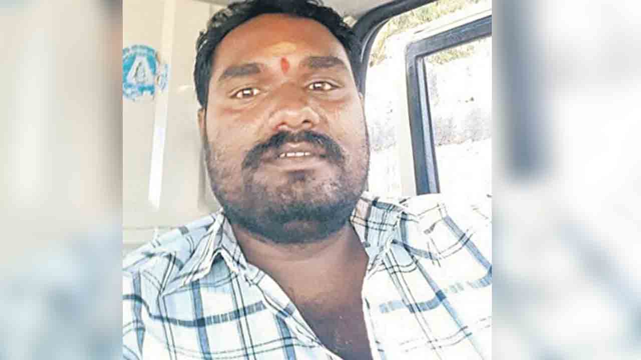 కారులో మృతదేహం.. పుప్పాలగూడలో కలకలం