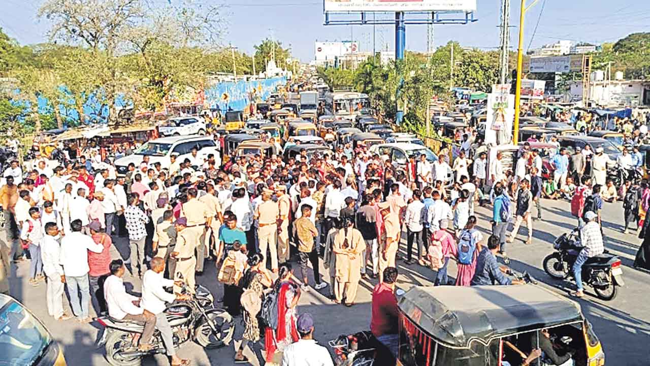 Protest | పల్లి రైతు కన్నెర్ర.. క్వింటాకు రూ.6,900 ప్రకటనపై నిరసన