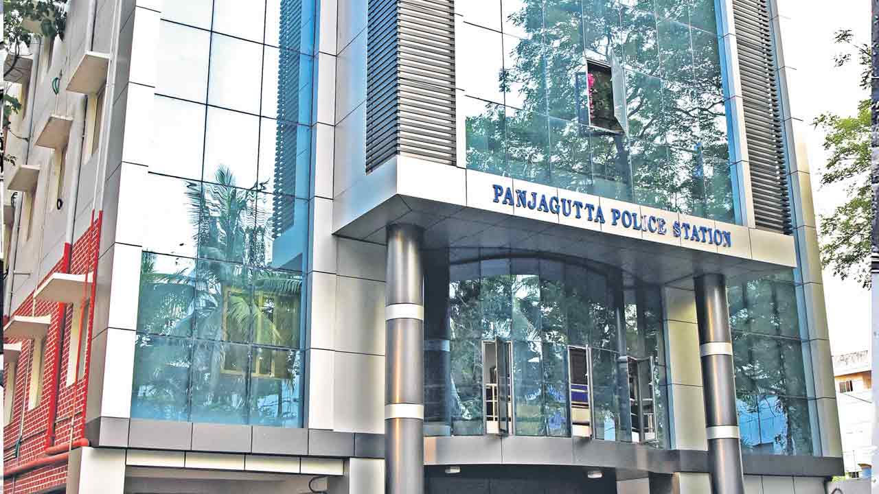 పంజాగుట్ట ఠాణా నుంచి దొంగ పరార్
