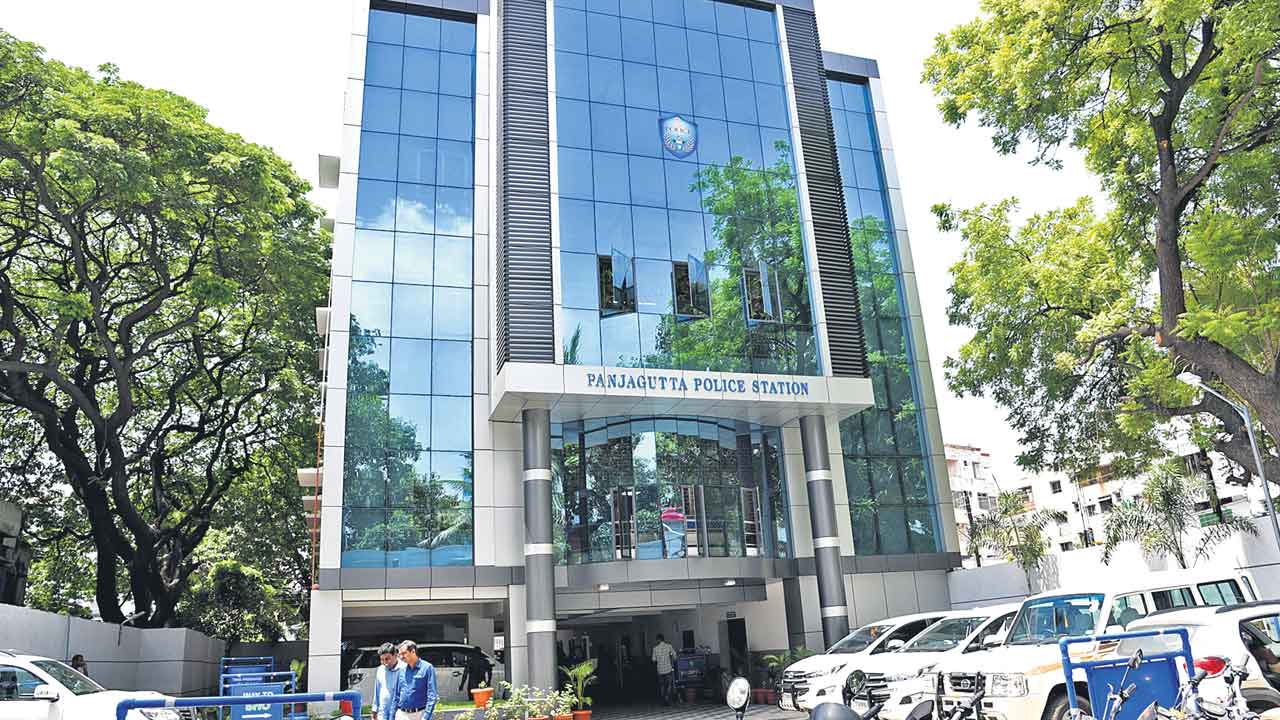 ఒకే ఠాణాలో 85 మంది బదిలీ