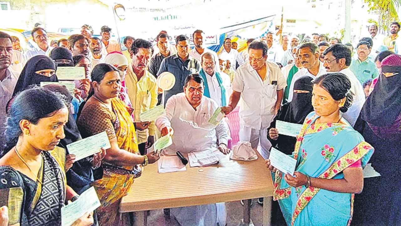 కల్యాణలక్ష్మి బంగారమేది? రేవంత్‌ సర్కార్‌ఎమ్మెల్యే పోచారం ఫైర్‌