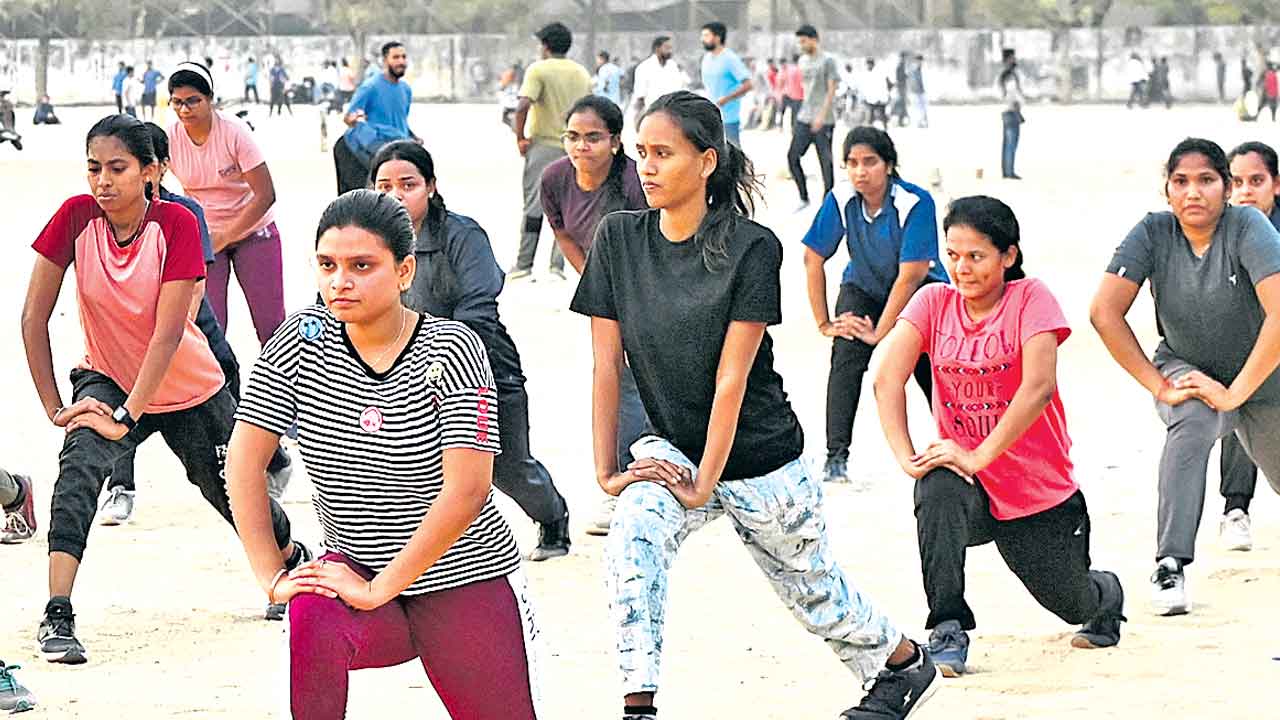 Police Jobs | 15 వేల కొత్త పోలీసు కొలువులు ఉత్తదేనా.. నిరుద్యోగుల ఆశలపై నీళ్లు చల్లిన సీఎం..!