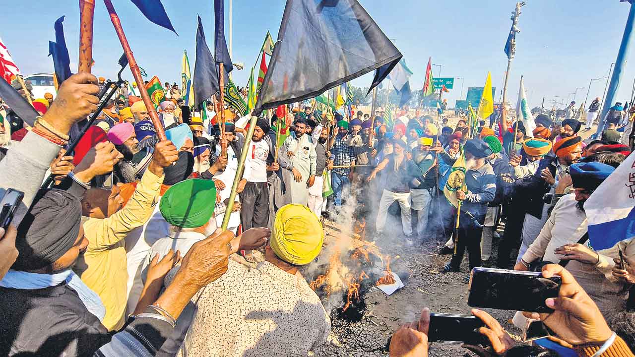 Farmers Protest |  ఎఫ్‌ఐఆర్‌ అయ్యాకే అంత్యక్రియలు.. యువరైతు మృతిపై తేల్చిచెప్పిన అన్నదాతలు