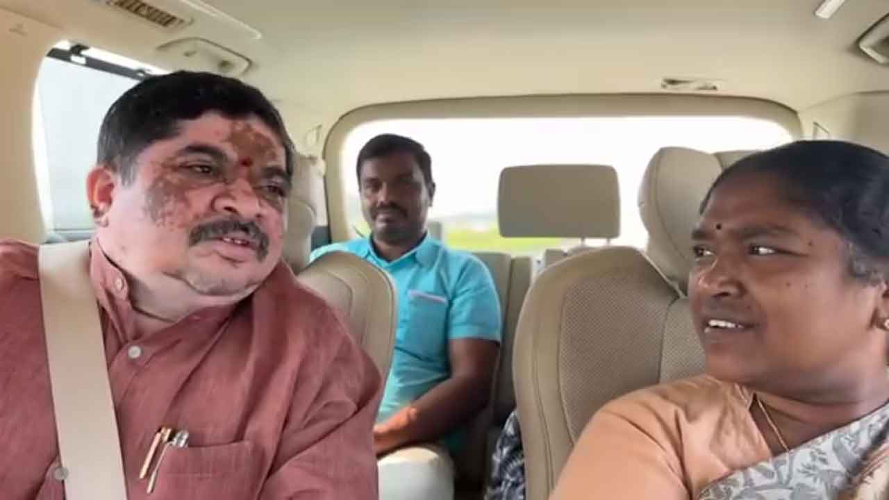 Medaram | వనదేవతలను దర్శించుకున్న మంత్రులు సీతక్క, పొన్నం ప్రభాకర్‌