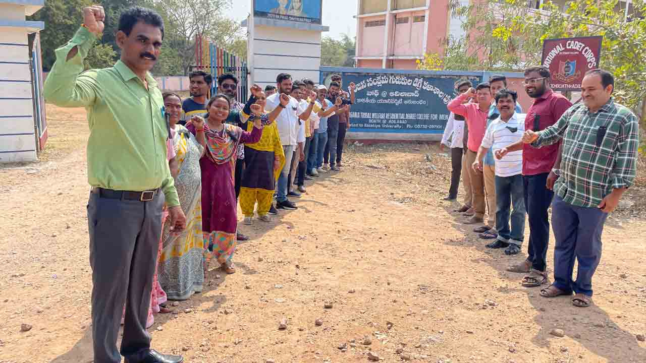 గురుకుల ఉపాధ్యాయుల ఆందోళనబాట