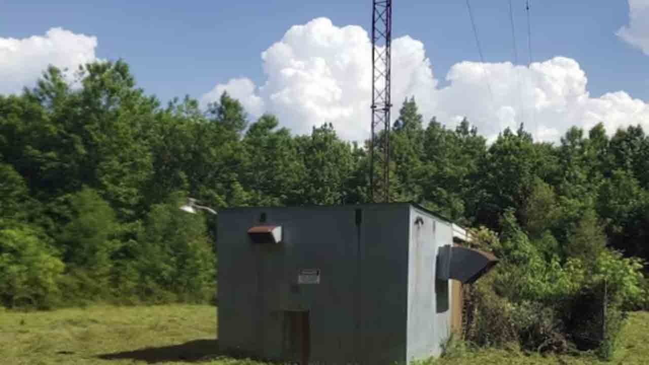 radio tower theft | రేడియో టవర్‌, ట్రాన్స్‌మిటర్‌ ఎత్తుకెళ్లిన దొంగలు.. రేడియో ప్రసారాలు బంద్‌