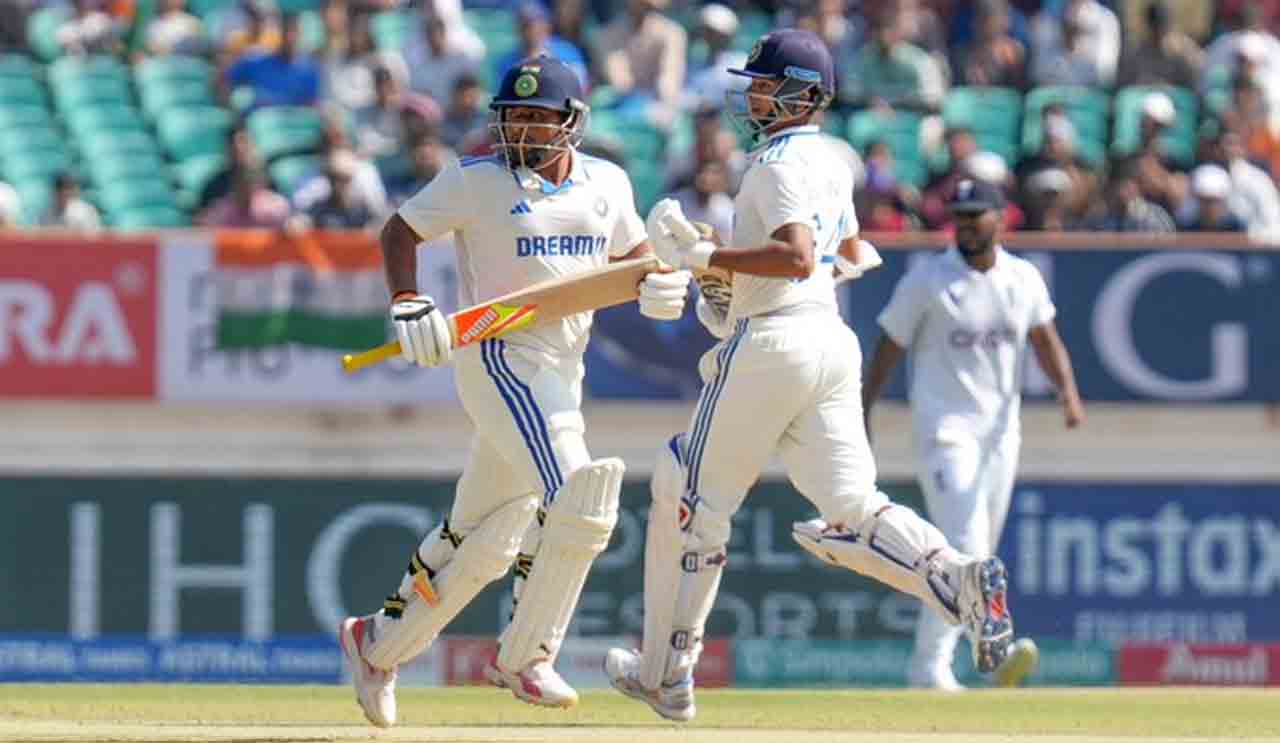 IND vs ENG 3rd Test | ధ‌నాధ‌న్ ఆడుతున్న య‌శ‌స్వీ, స‌ర్ఫ‌రాజ్.. నాలుగొంద‌ల ఆధిక్యంలో భార‌త్