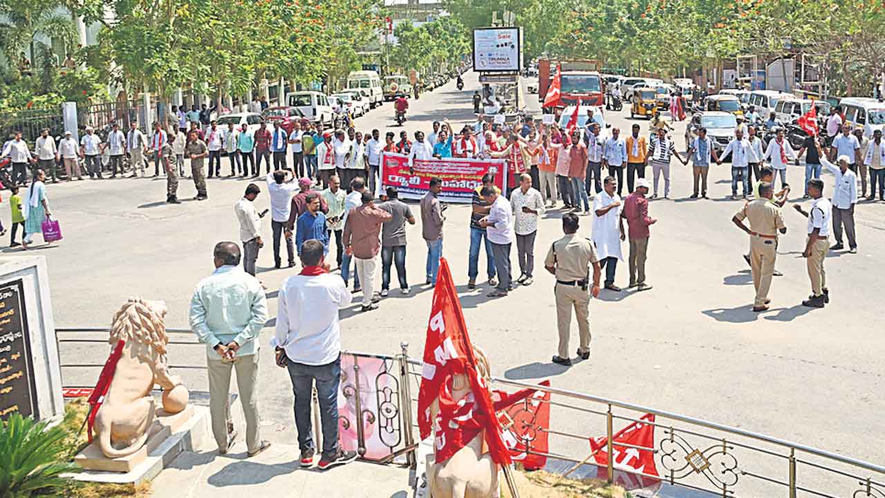 సిరిసిల్లలో ‘నేతన్నల ఆకలికేక’
