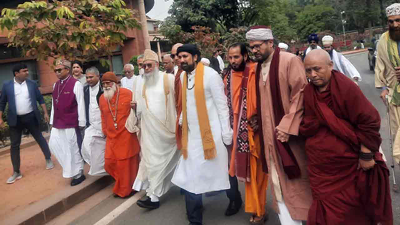 Religious Leaders: పార్ల‌మెంట్‌కు వివిధ మ‌త‌పెద్ద‌లు