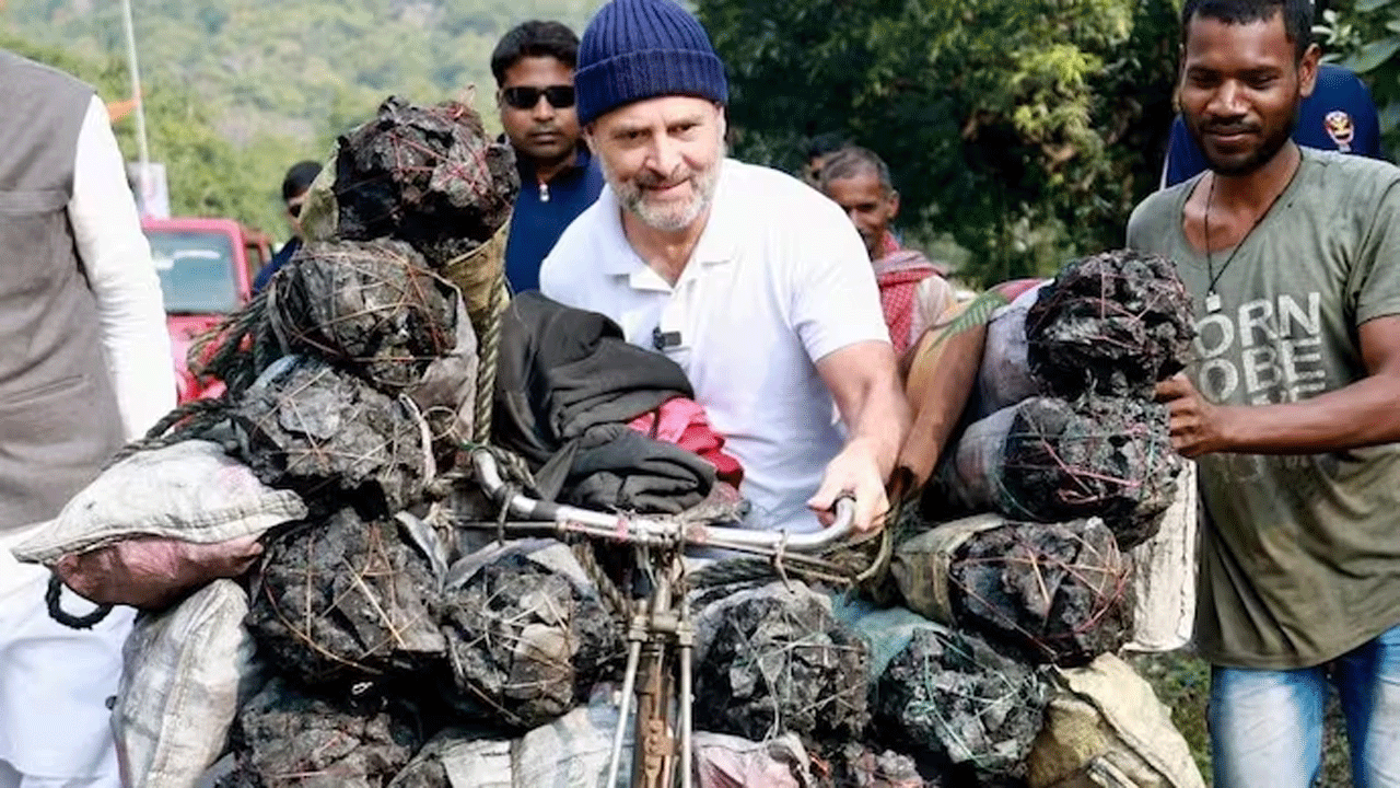 Bharat Jodo Nyay Yatra | బొగ్గు కార్మికుల క‌ష్టం పంచుకున్న రాహుల్ గాంధీ