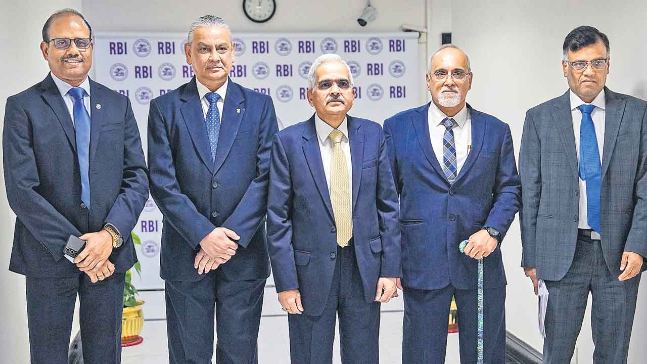 RBI | వరుసగా ఆరోసారీ రెపో రేటు యథాతథం.. ద్రవ్యోల్బణం తగ్గేంతవరకూ గరిష్ఠ స్థాయిలోనే వడ్డీ రేట్లు!