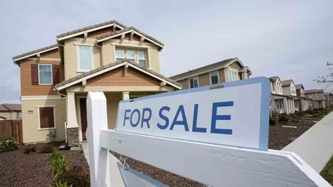 Canada | కెనడాలో విదేశీయులు ఇండ్లు కొనడంపై నిషేధం పొడిగింపు