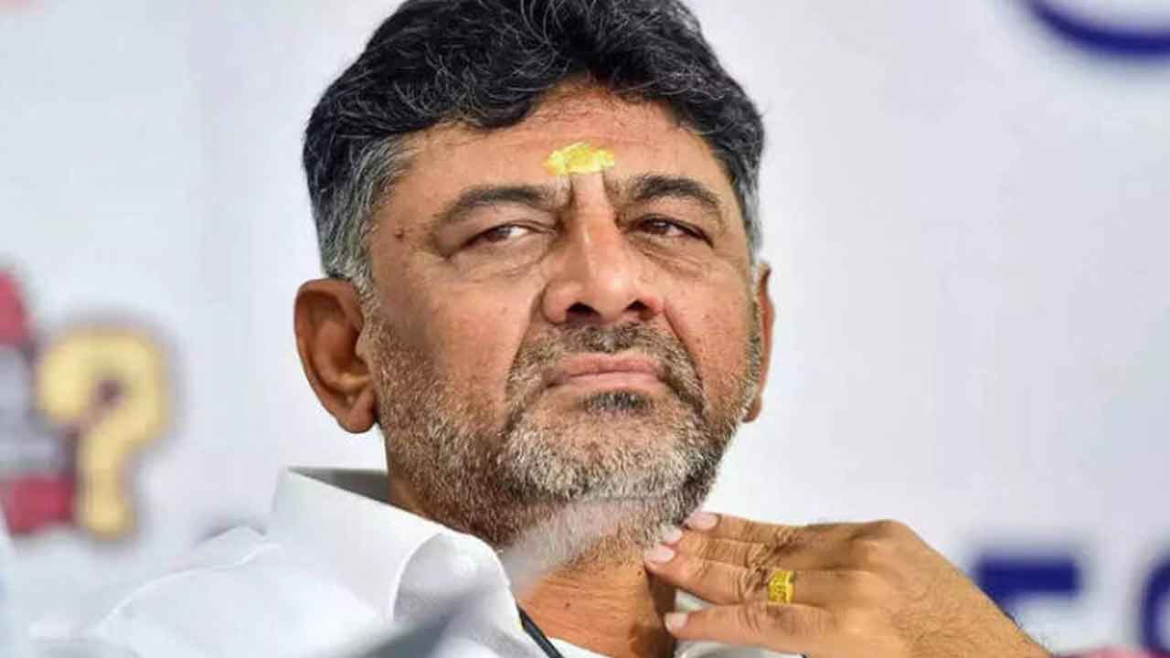డీకే శివకుమార్పై కేసుకు కోర్టు ఆదేశం