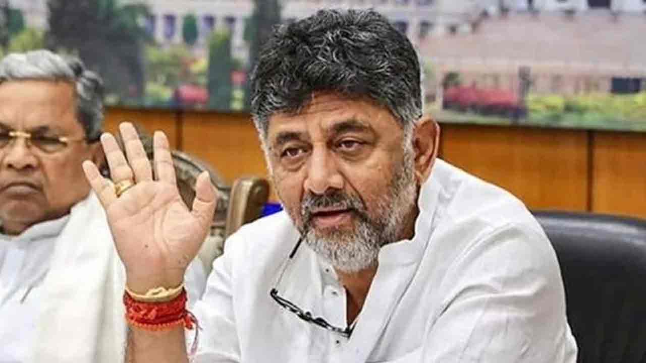 DK Shivakumar: డిప్యూటీ సీఎం డీకేపై కేసు బుక్ చేయండి .. పోలీసుల్ని ఆదేశించిన స్పెష‌ల్ కోర్టు