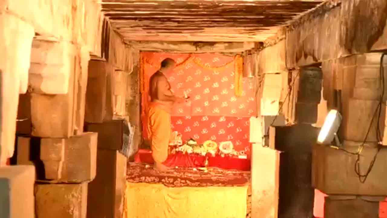 Gyanvapi Mosque: జ్ఞాన‌వాపీ మ‌సీదులో శివ‌పూజ‌లు.. వీడియో