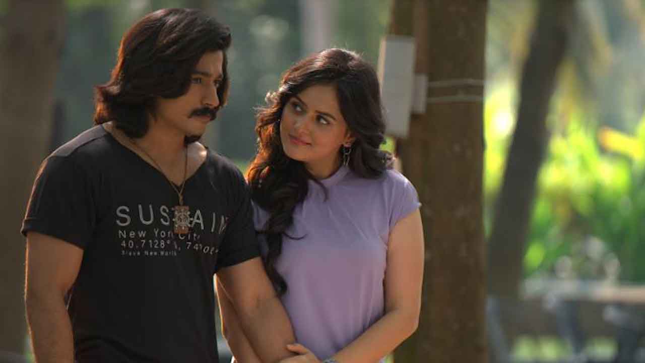 యూనిక్‌ కాన్సెఫ్ట్‌తో సిద్ధార్థ్‌ రాయ్‌