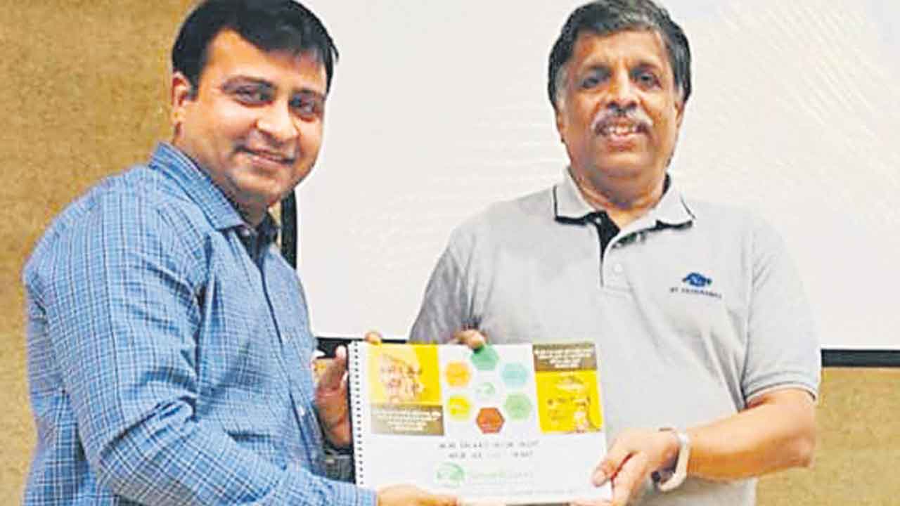 Smart Gov App | పల్లె టెకీ ‘స్మార్ట్‌ గవ్‌’.. గ్రామీణ ప్రాంత ప్రజల కోసం మొబైల్‌ యాప్‌