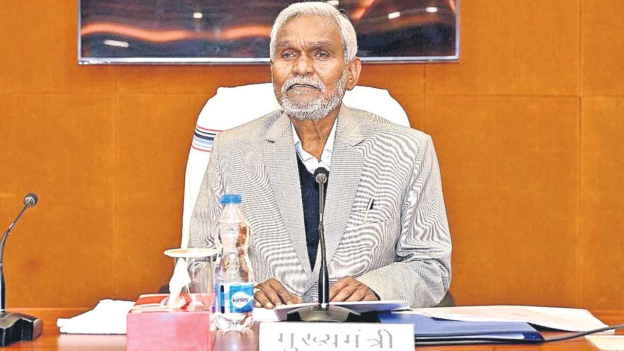 చిక్కుల్లో చంపయీ సర్కార్‌