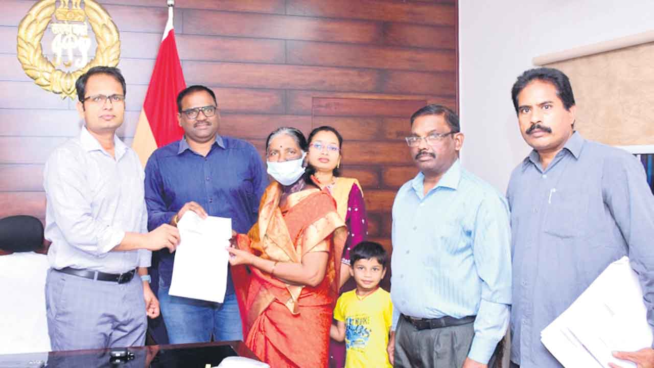 ఏఎస్‌ఐ కుటుంబానికి భరోసా