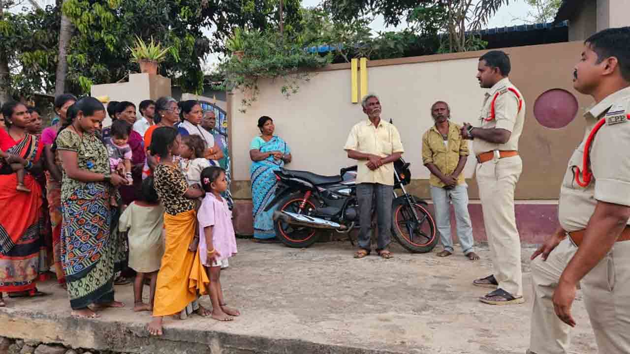 Srisailam | శ్రీశైలంలో మ‌ద్యం విక్ర‌యాల‌కు పాల్ప‌డితే చ‌ట్ట‌రీత్యా నేరం : సీఐ ప్రసాదరావు