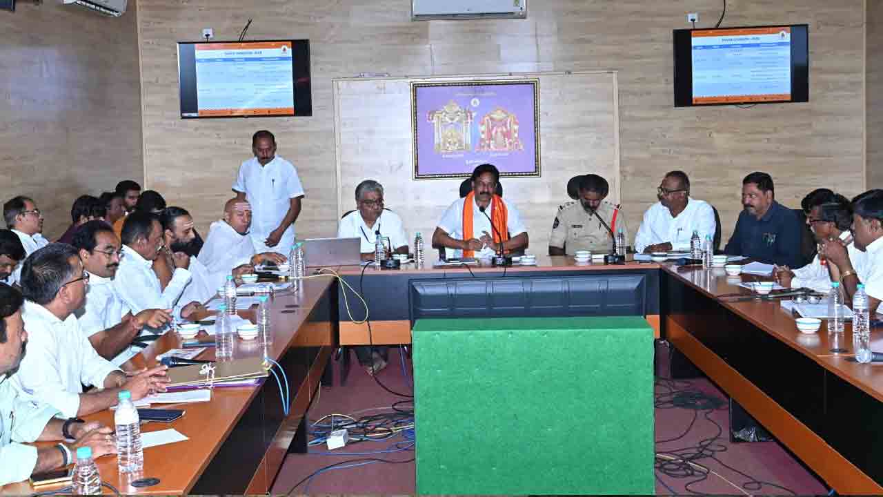 Srisailam | శ్రీశైలంలో మార్చి 1 నుంచి 11 వ‌ర‌కు మహా శివ‌రాత్రి బ్ర‌హ్మోత్స‌వాలు.. ఏర్పాట్లపై ఈవో స‌మీక్ష‌