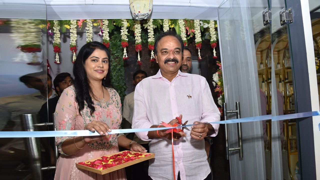 ఎస్సేనుషియా సెలూన్ లాంజ్ ప్రారంభించిన చేవెళ్ల ఎంపీ రంజిత్ రెడ్డి