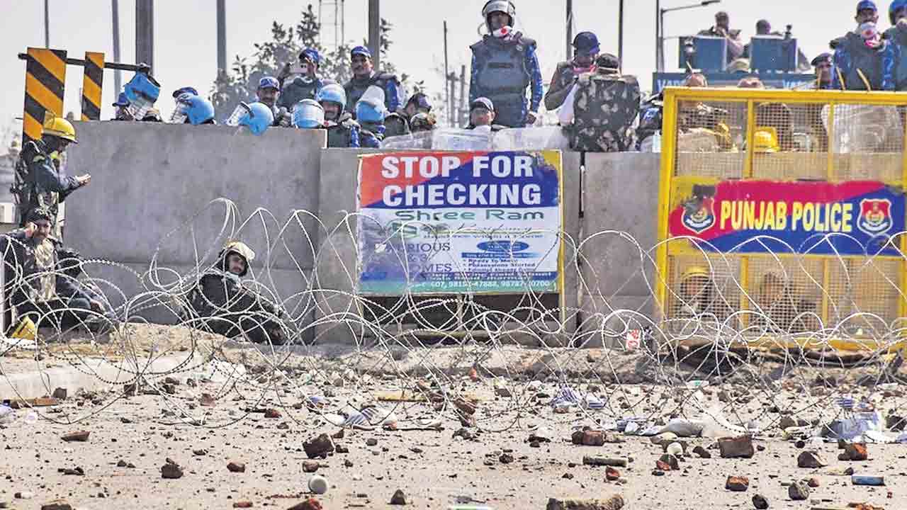 కనీస మద్దతు కోసం కదిలిన కర్షకులు