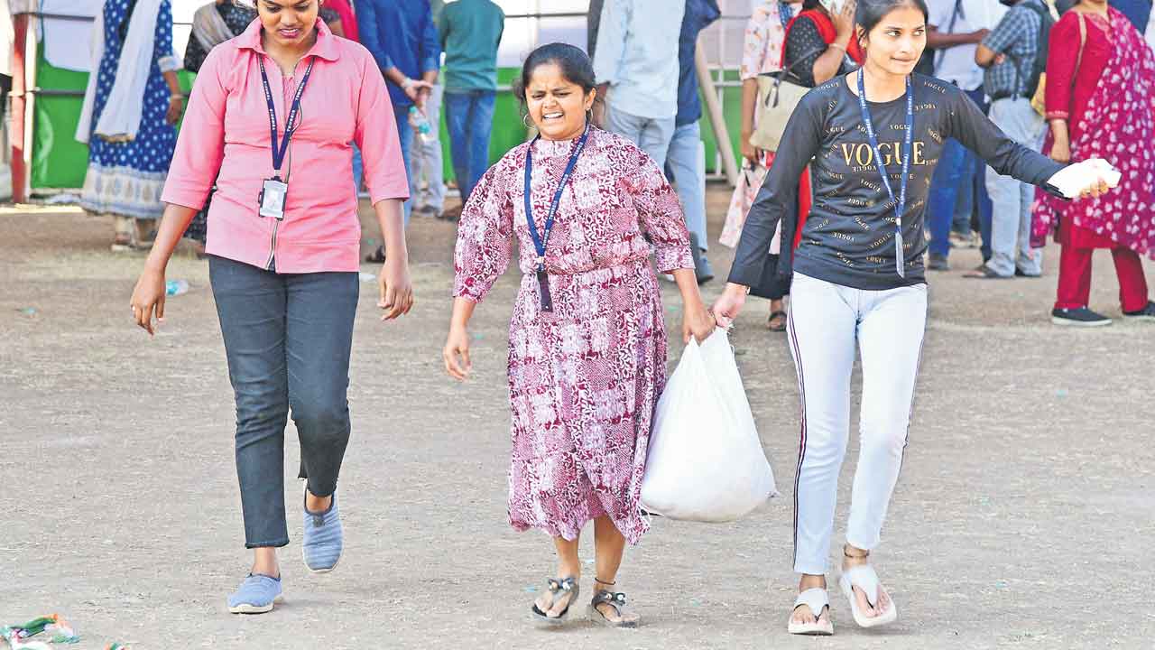 CM Revanth | సీఎం రేవంత్‌ సభకు గురుకుల విద్యార్థులు..! ఎర్రటి ఎండలో తీవ్ర ఇబ్బందులు..!