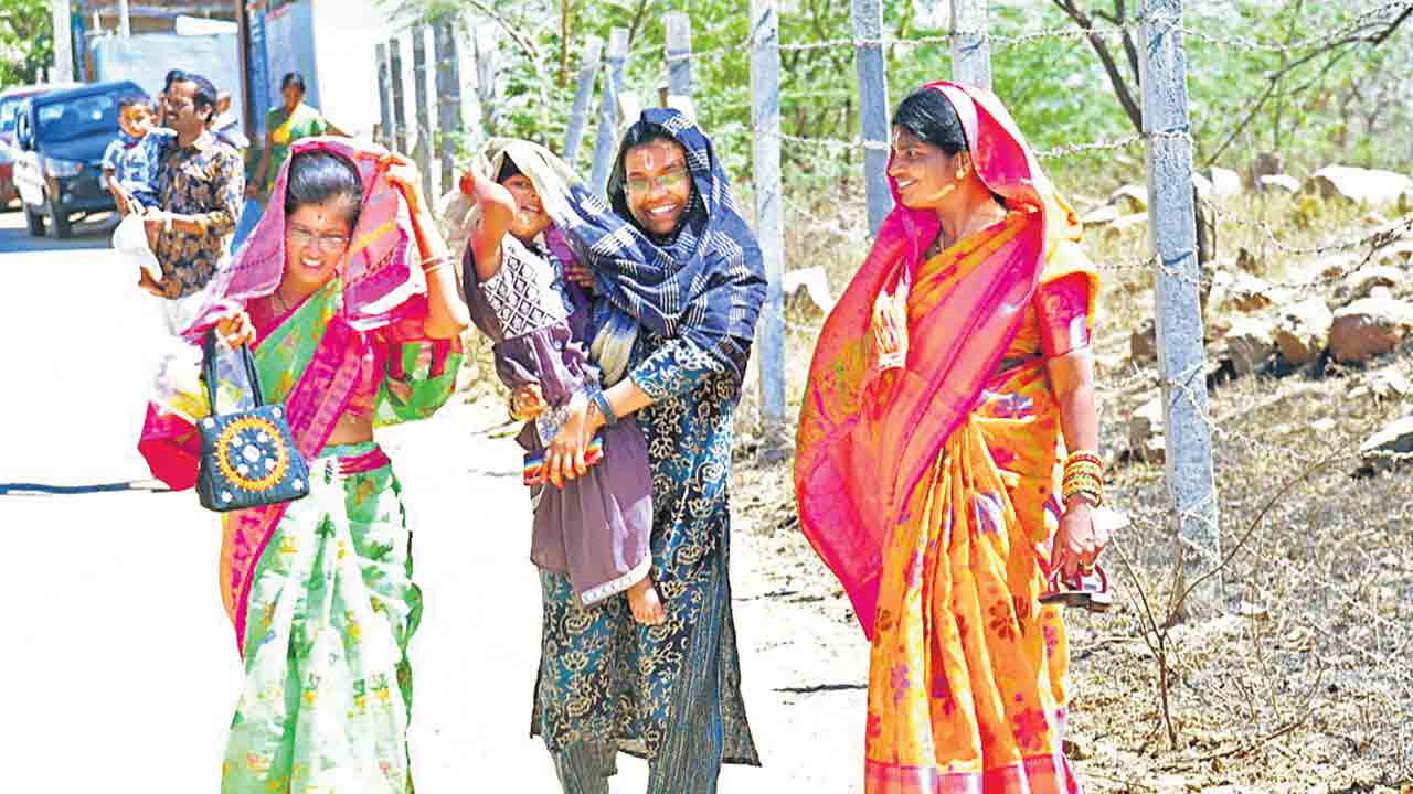 Summer | ఎండలు షురూ.. ఉదయం 8 గంటల నుంచే సెగలు కక్కుతున్న సూరీడు