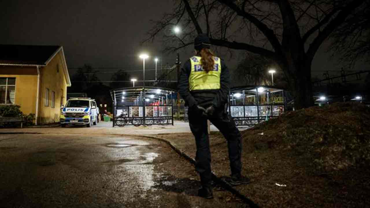 Railway Crossing: స్వీడెన్‌లో రైలు ప్ర‌మాదం.. క్రాసింగ్ వ‌ద్ద ఢీకొని ముగ్గురు మృతి