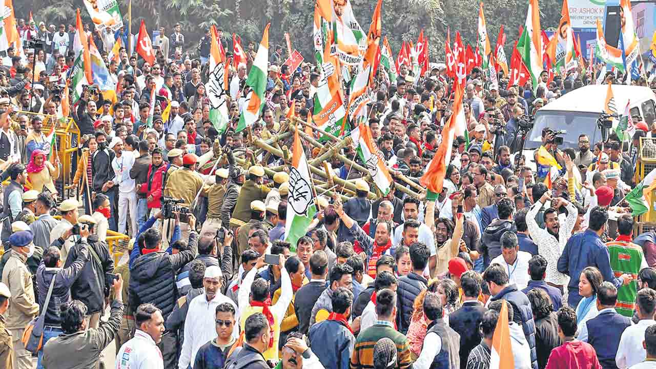 కనుమరుగయ్యేది కాంగ్రెస్సే