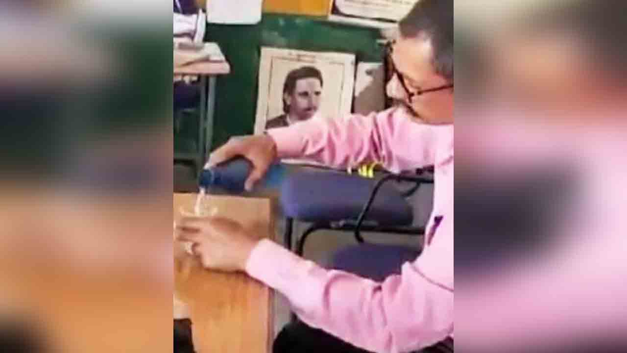 Teacher Drink | మ‌హిళా ప్రిన్సిప‌ల్ ముందు మ‌ద్యం సేవించిన ఉపాధ్యాయుడు