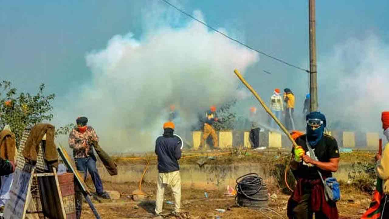 Tear Gas Shells: రైతుల్ని అడ్డుకునేందుకు.. 30,000 టియర్ గ్యాస్ షెల్స్ కోసం ఆర్డర్