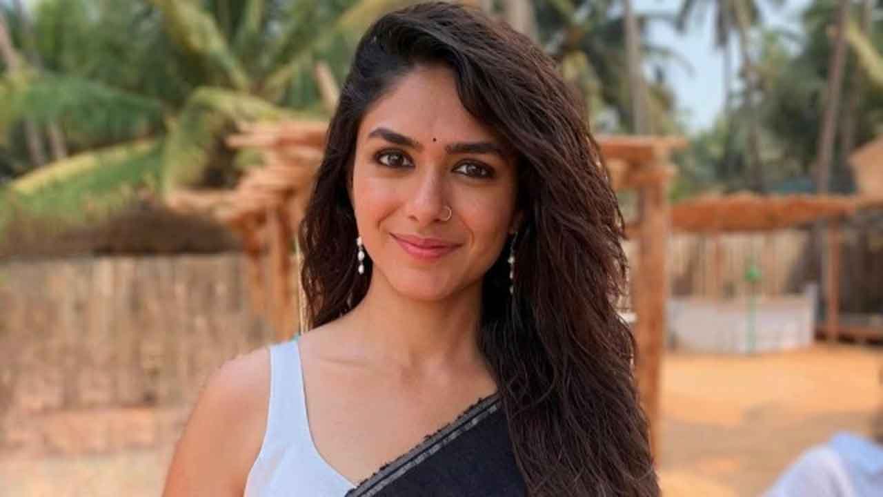 Mrunal Thakur | తమిళంలో బిజీగా మారుతున్న మృణాల్‌ ఠాకూర్‌