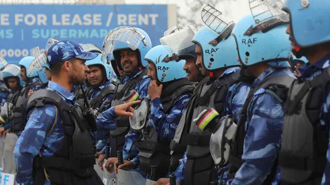 Farmers Protests: జేసీబీల‌ను వెన‌క్కి తీసుకెళ్లండి.. రైతు ఆందోళ‌న‌కారుల్ని కోరిన హ‌ర్యానా పోలీసులు