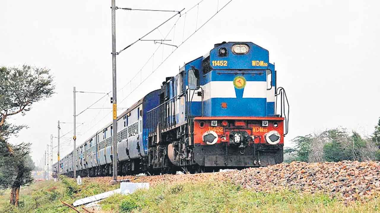 Telangana | రైల్వే ప్రాజెక్టుల కేటాయింపుల్లో మ‌ళ్లీ రాష్ట్రానికి అన్యాయం.. తెలంగాణ కంటే ఏపీకి రూ.4,067 కోట్లు అదనం