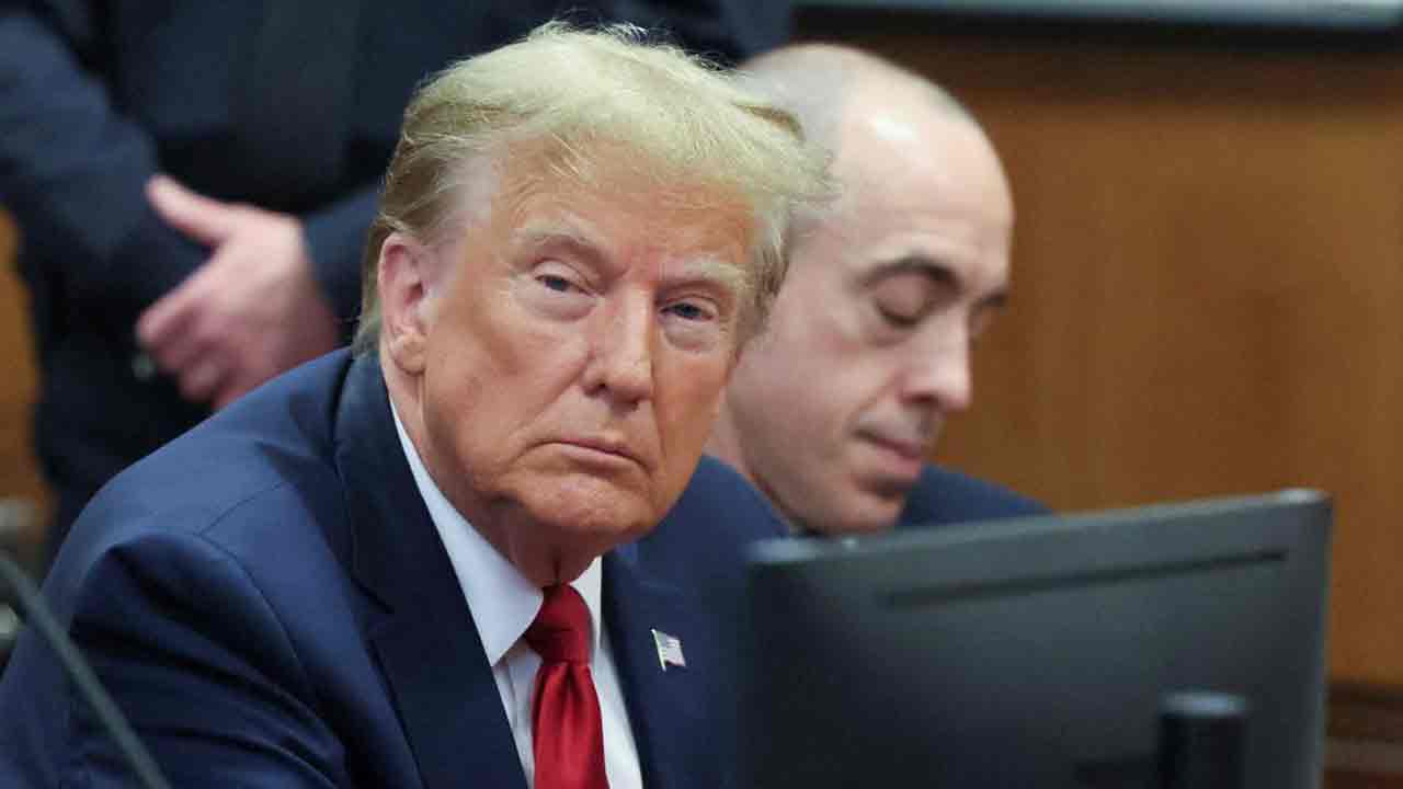 Donald Trump: అమెరికా మాజీ అధ్య‌క్షుడికి రూ.2900 కోట్ల జ‌రిమాన