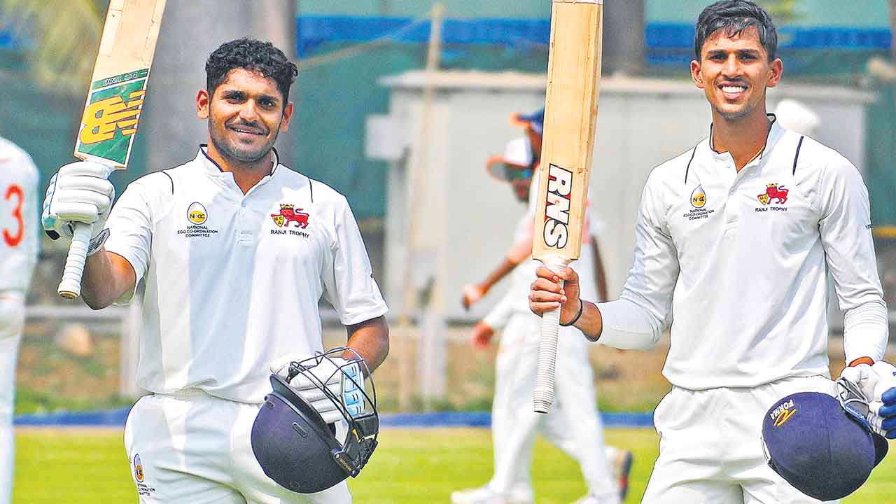 తుషార్‌, తనుశ్‌ సెంచరీలు