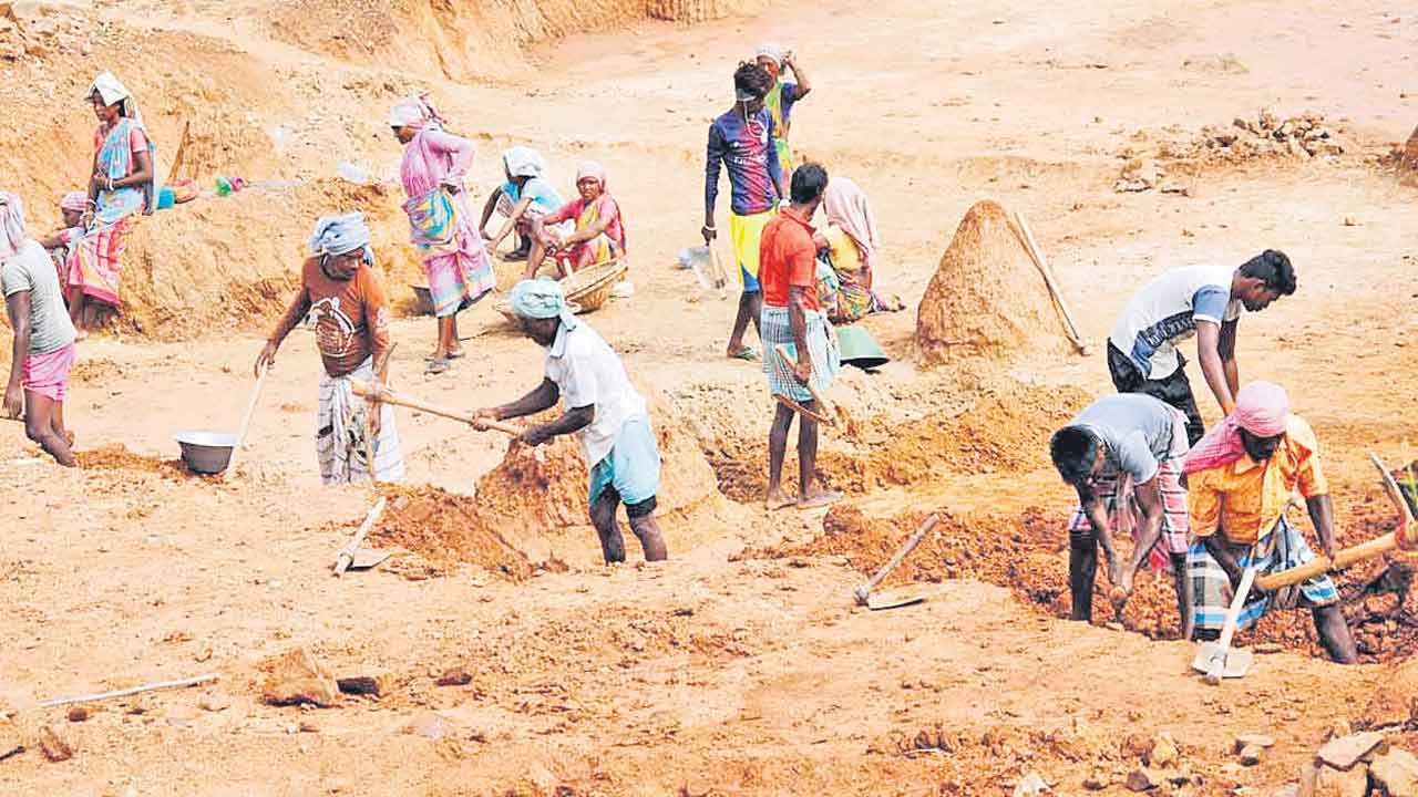 MGNREGA | జీవన వ్యయానికి వేతనానికి పొంతనేది?.. ఉపాధి హామీ పథకంపై పార్లమెంటరీ కమిటీ ఆవేదన
